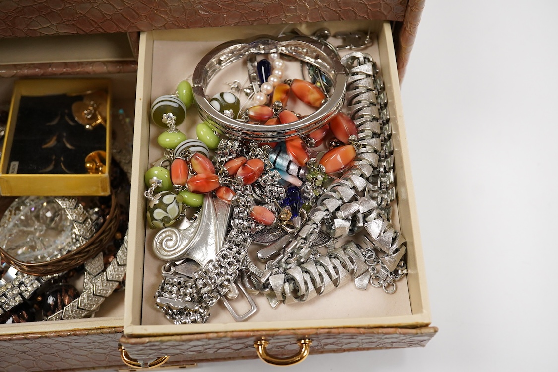 A 9ct gold bracelet, 18cm, 3.5 grams and a quantity of silver, white metal, 925 and costume jewellery, a gold plated half hunter pocket watch contained in a jewellery box.